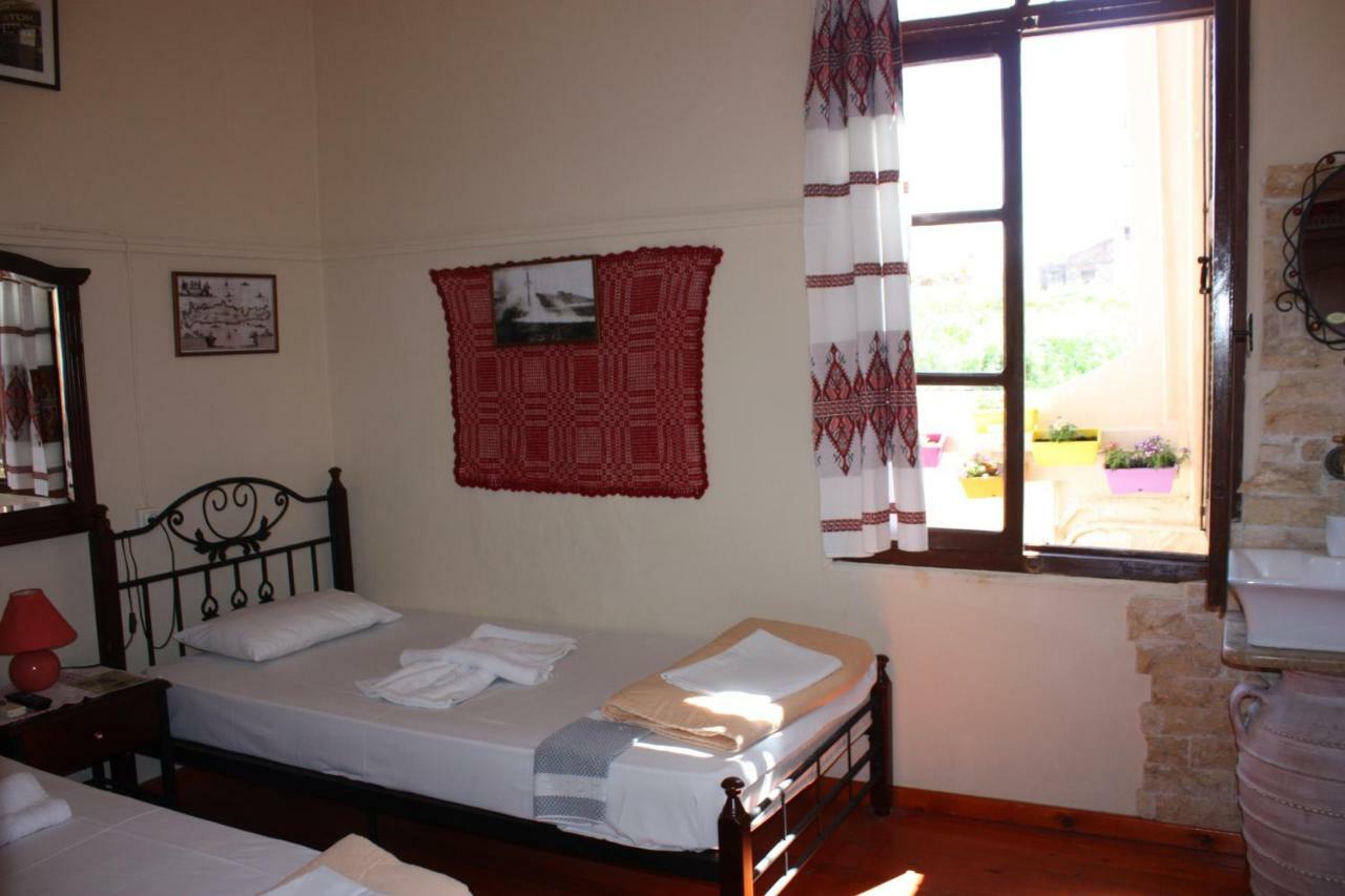 Mmebassia Chrissi Akti Chania Exterior foto